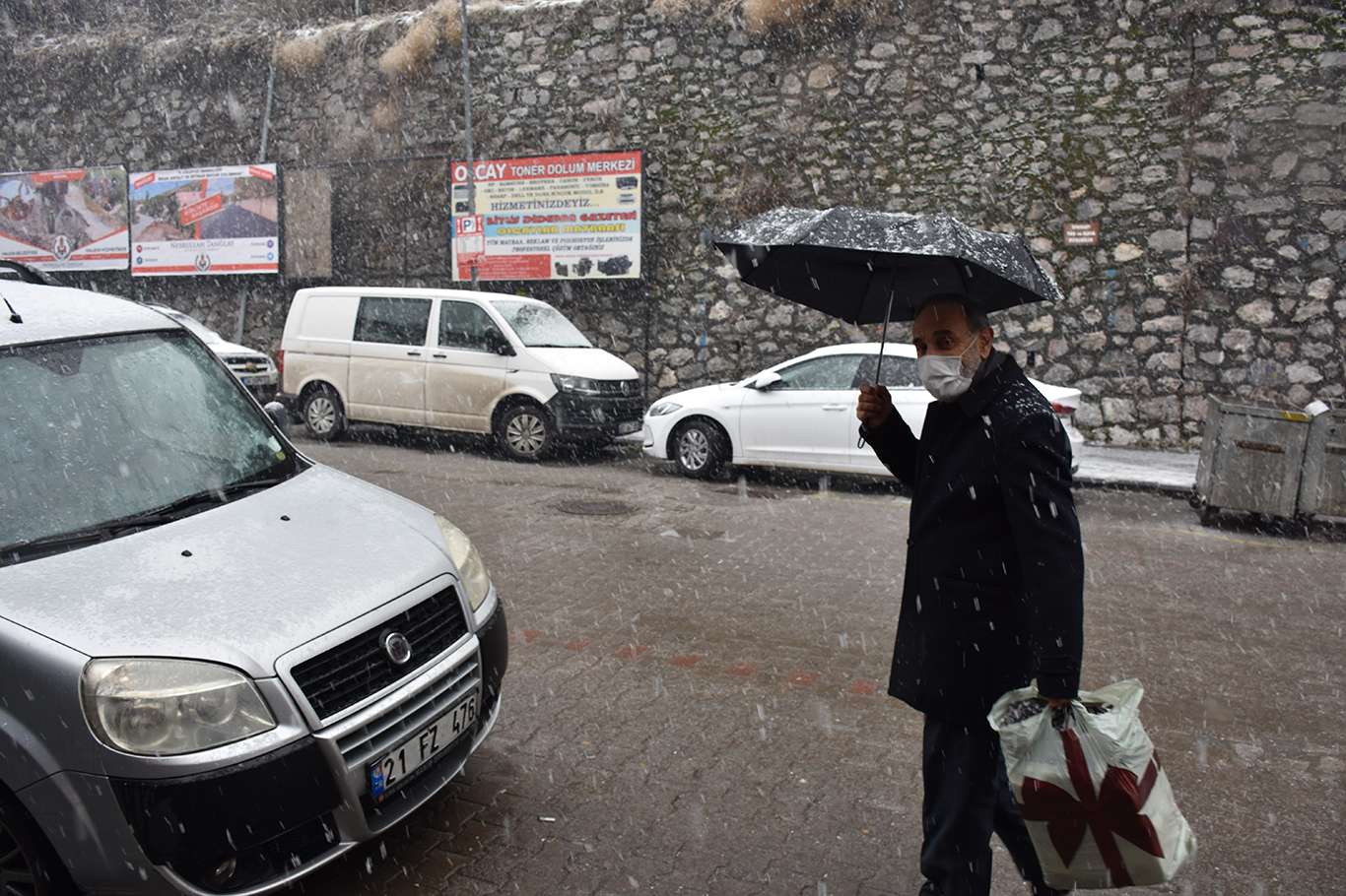 Bitlis'te yoğun kar yağışı başladı
